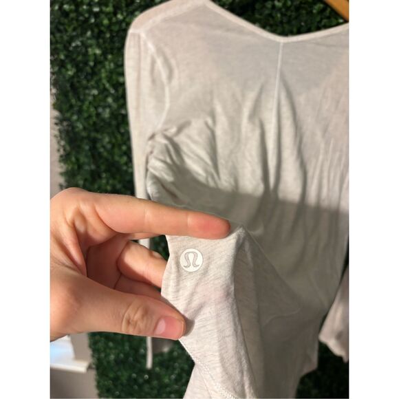 Lululemon Yogini 5 Year Long Sleeve Tee Heathered White Sz Medium - Picture 3 of 3